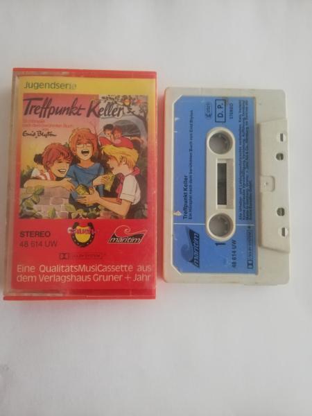 Treffpunkt Keller Grau mit Blauen Aufkleber 48614 UW Maritim